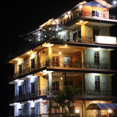 Hotel Young'S Stupa Ranipauwa Buitenkant foto