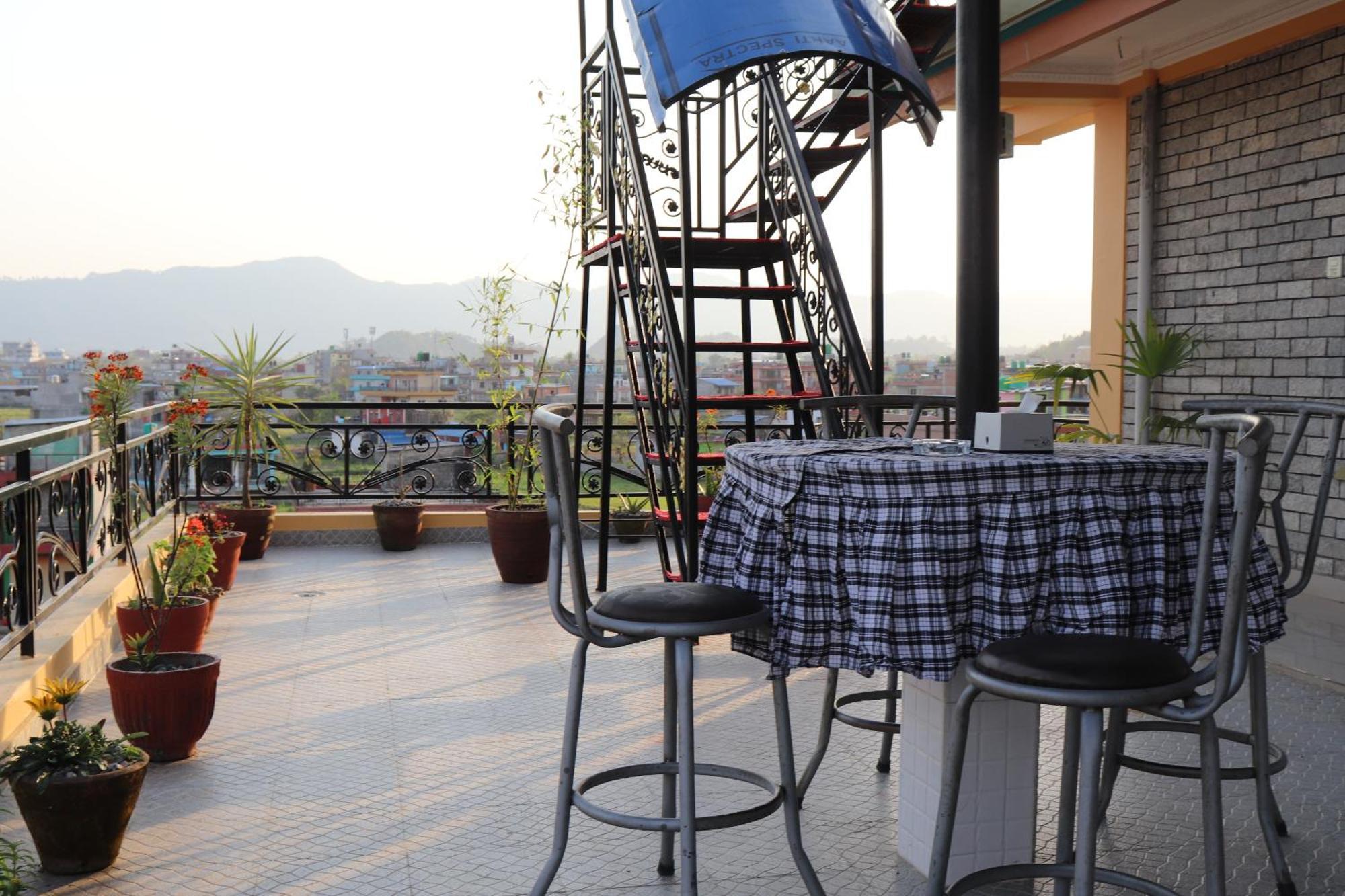 Hotel Young'S Stupa Ranipauwa Buitenkant foto