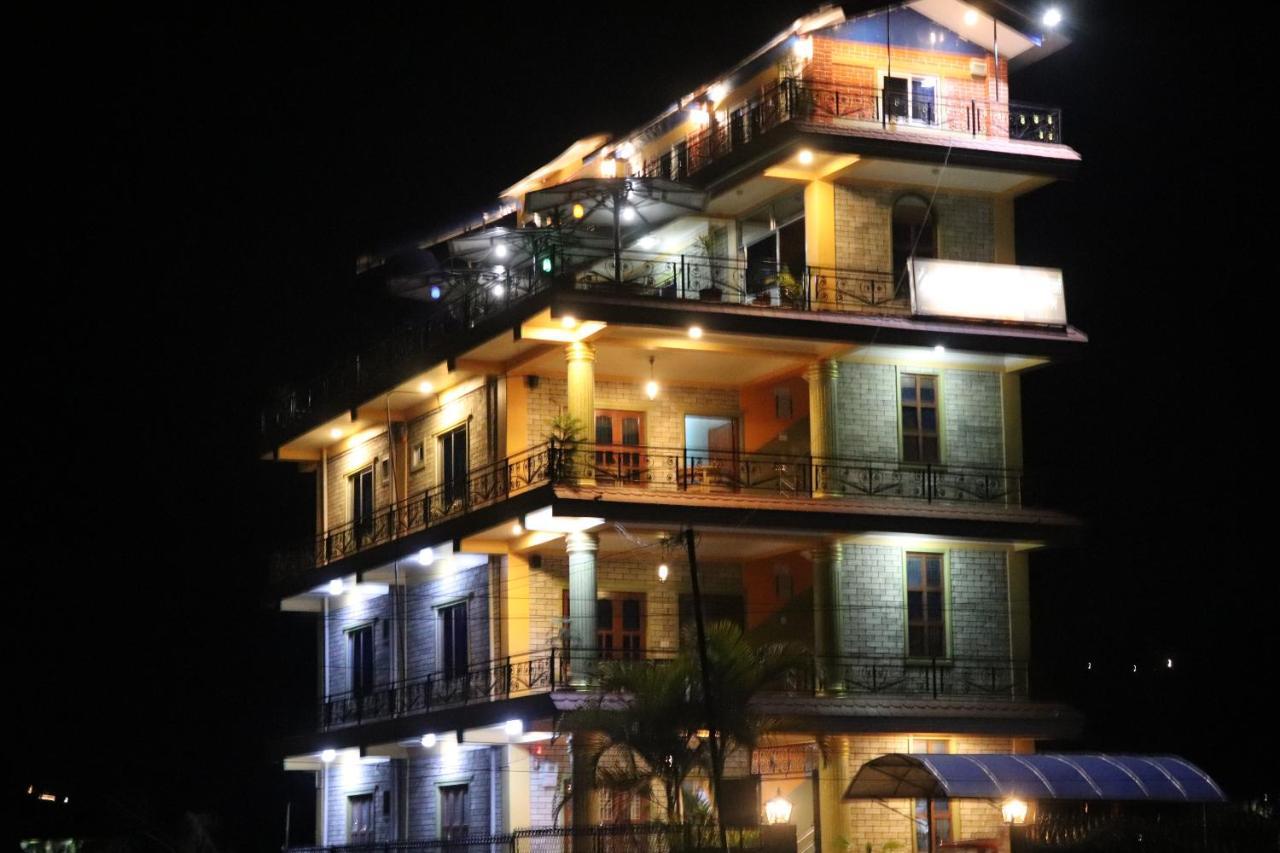 Hotel Young'S Stupa Ranipauwa Buitenkant foto
